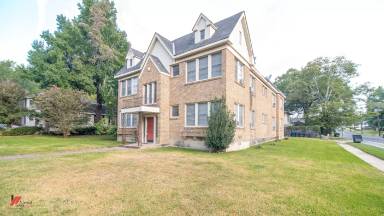 Main picture of 402 Forest Ave