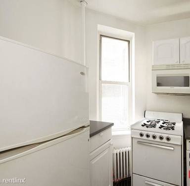Main picture of 323 W 47th St