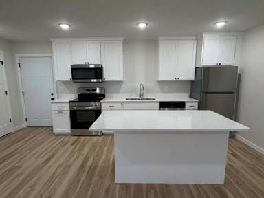 Main picture of 104 8th Ave SW