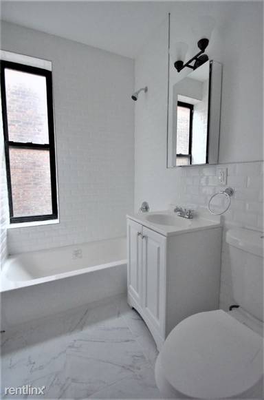 Main picture of 622 E 169th St