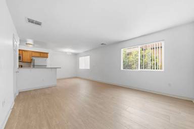 Main picture of 3321 Mentone Ave