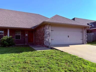 Main picture of 3104 SW Deerfield Blvd