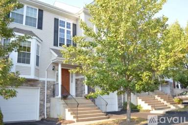 Main picture of 1002 Briar Woods Ln