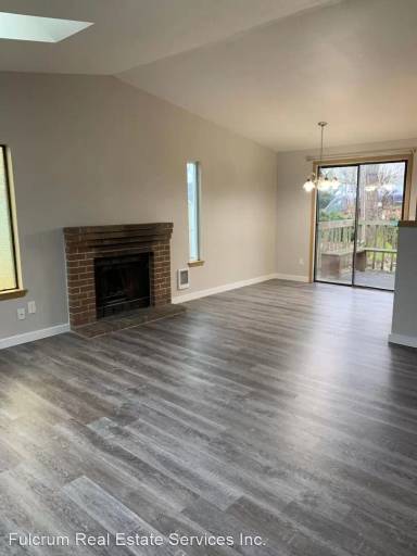 Main picture of 210 E 36th St