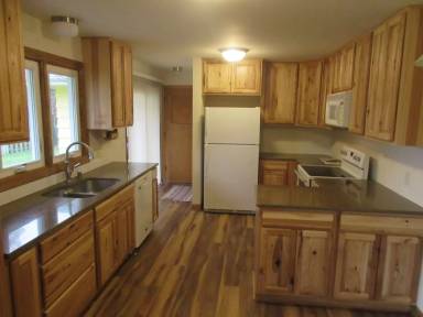 Main picture of 2140 E Milwaukee St