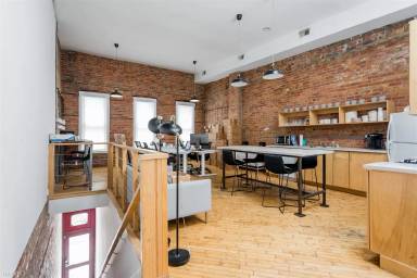 Main picture of 2120 Michigan Ave