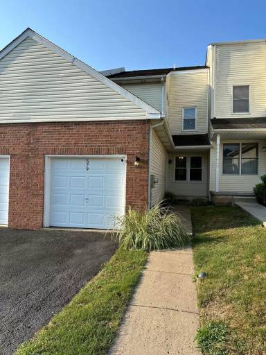 Main picture of 579 S Mount Vernon Cir