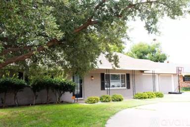 Main picture of 2403 Camarie Ave