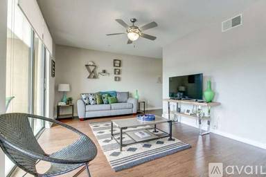 Main picture of 215 S Lamar Blvd