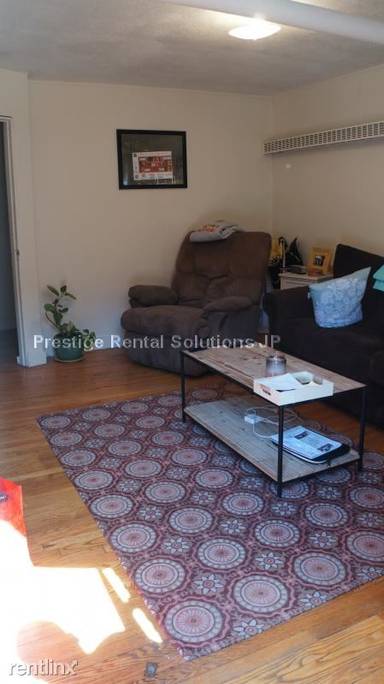 Main picture of 1589 Beacon St