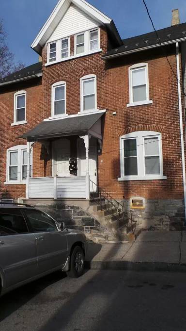 Main picture of 732 2nd Ave