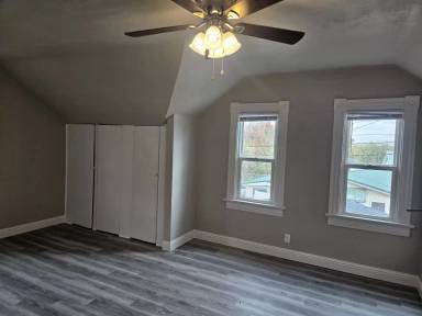 Main picture of 424 E 5th St