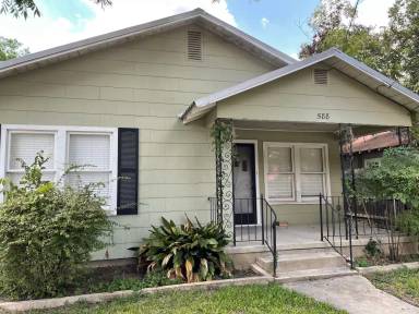 Main picture of 588 S Castell Ave