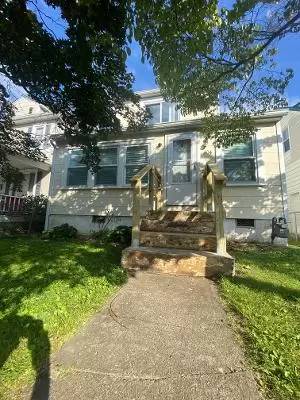 Main picture of 404 E 7th St