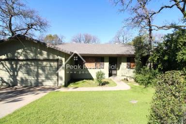 Main picture of 2879 King Edward Dr