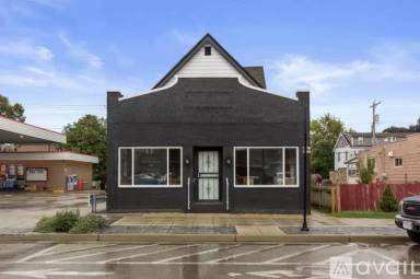 Main picture of 4960 S Packard Ave
