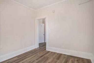 Main picture of 1309 S 32nd St