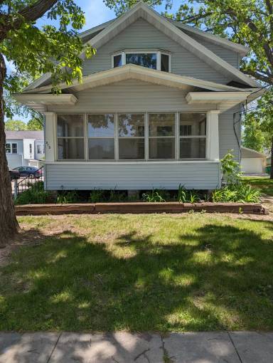Main picture of 315 Oak St