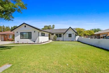Main picture of 8437 Everest St