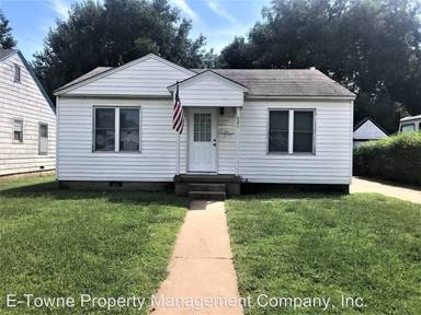 Main picture of 521 W Poplar Ave