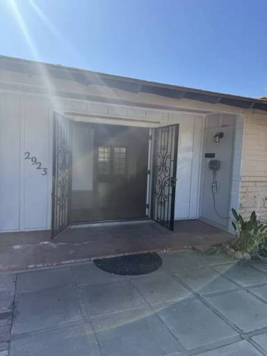 Main picture of 2923 W Rose Ln