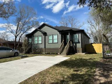 Main picture of 5779 Belarbor St