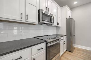 Main picture of 608 W Maple St