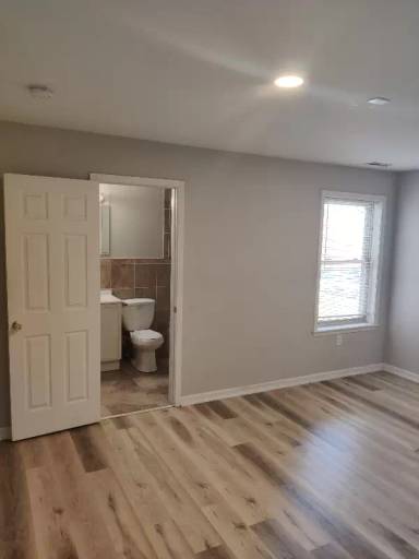 Main picture of 1621 W Oxford St