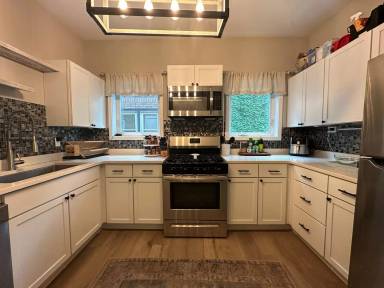 Main picture of 2027 E Washington Ave