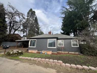 Main picture of 18320 Dickerson Ln