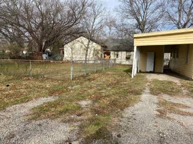 Main picture of 200 N Colbert Ave
