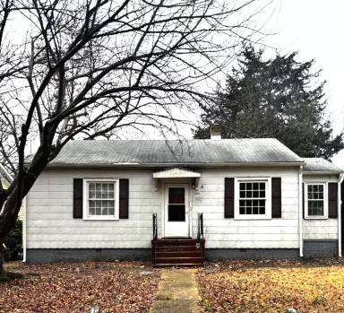 Main picture of 606 W 49th St