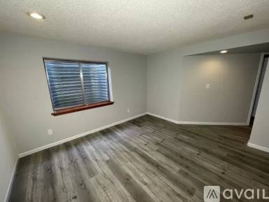 Main picture of 3910 Dolphin Cir