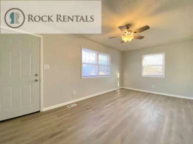 Main picture of 1101 N Baker St