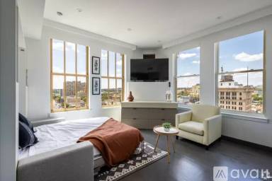 Main picture of 18 Edison Pl