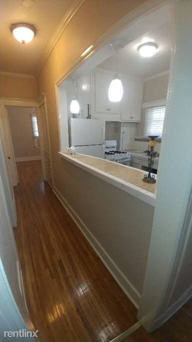 Main picture of 1727 N Alexandria Ave
