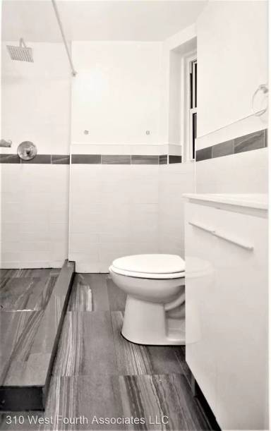 Main picture of 310 W 4th St