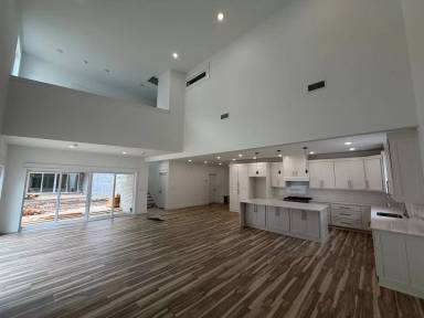 Main picture of 916 N Sang Ave