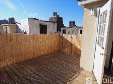 Main picture of 23 E 108th St