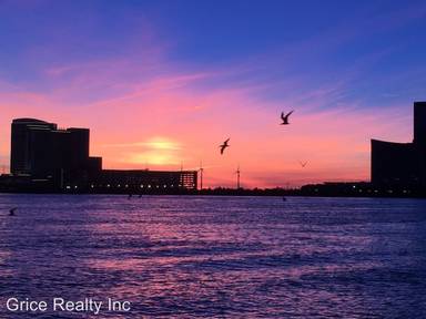 Main picture of 40 Ocean Dr W
