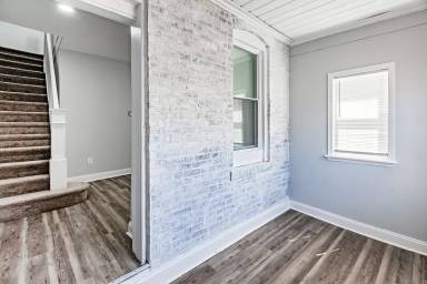 Main picture of 207 E 25th St