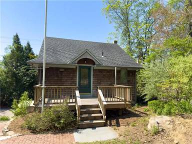 Main picture of 2185 Post Rd