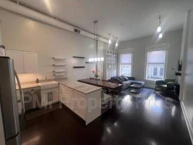 Main picture of 715 N Milwaukee St