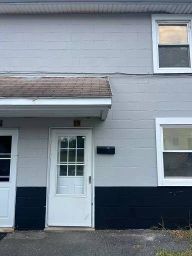 Main picture of 215 N 3rd St