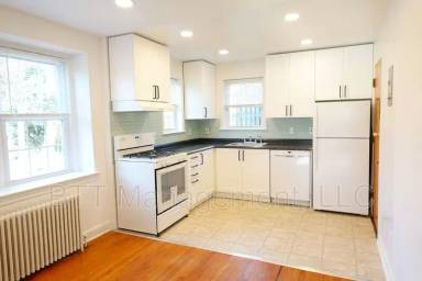 Main picture of 8109 Greenwood Ave