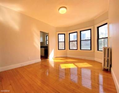 Main picture of 19 Pleasant St