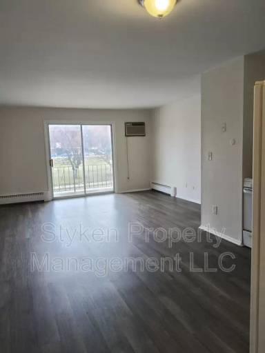 Main picture of 1525 East Risser Street