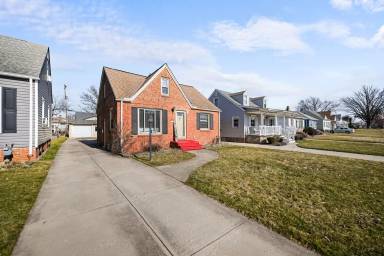 Main picture of 2438 Brookdale Ave