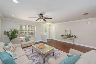 Main picture of 49 Circle Dr