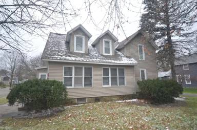 Main picture of 420 S Main St